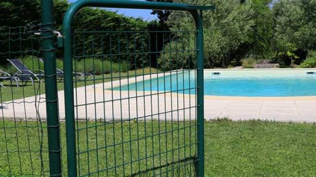 Sécurité des enfants : installer une barrière de piscine