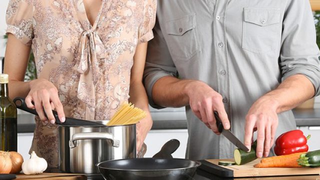 Quels sont les ustensiles de cuisine indispensables pour cuisiner comme un chef ?